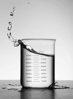 Water splashing in milliliter flask