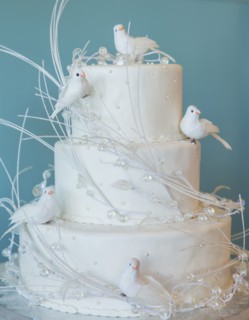 Wedding cake decorated with birds