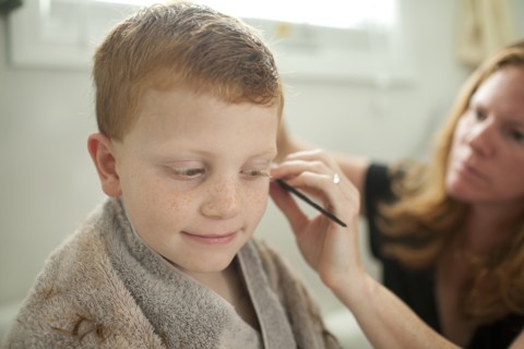 Caucasian mother giving son haircut