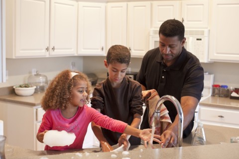 Family washing dishes together
