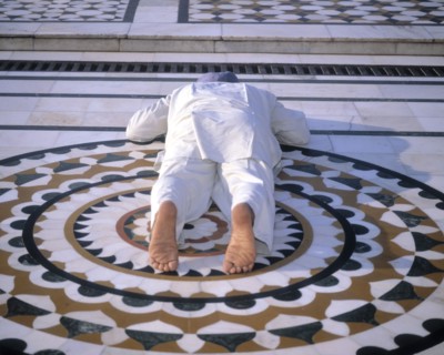 Man worshiping at Golden Temple