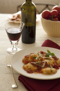 Ravioli in tomato sauce and red wine