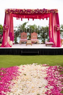 Pink and white flowers at Hindi wedding