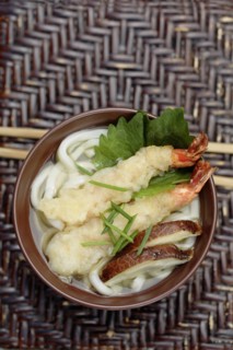 Tempura prawn and Shitake mushrooms in Udon soup
