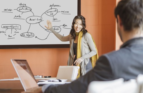 Businesswoman showing diagram to colleagues