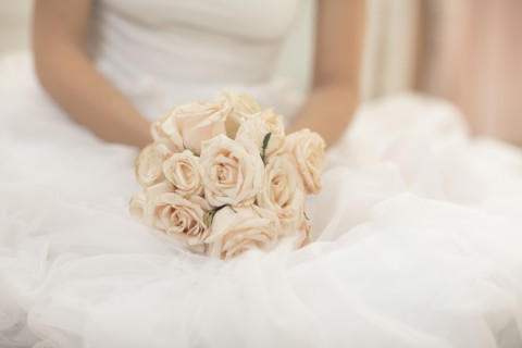 Close up of bride holding bouquet of flowers