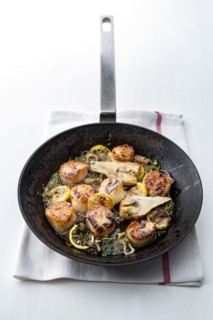 Scallops in pan