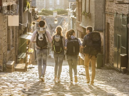 Friends backpacking in city