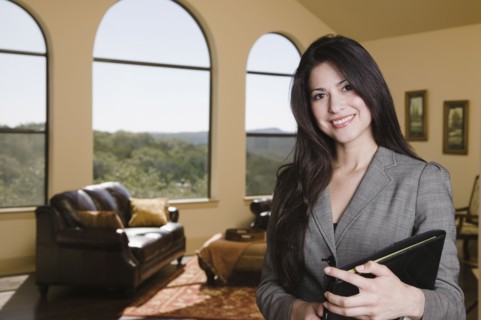 Hispanic real estate saleswoman