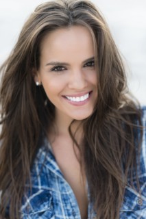 Hispanic woman smiling outdoors
