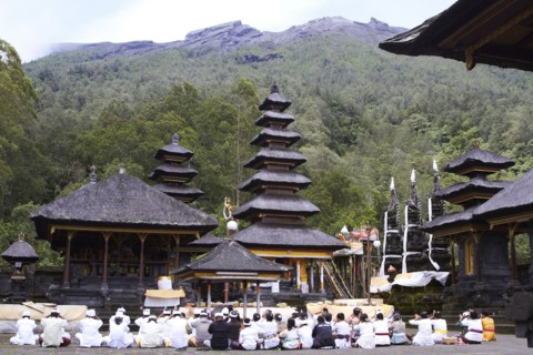 People worshipping at Holy Mountain Temple