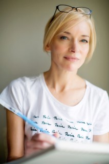 Close up of Caucasian woman drawing