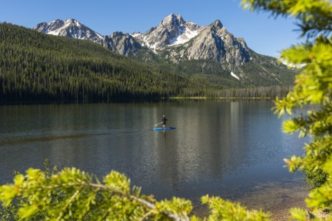 Caucasian man on paddleboard on mountain lake