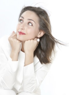 Smiling woman resting chin on hands