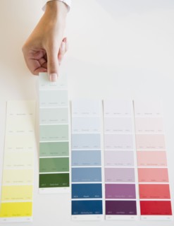 Hand selecting color swatch