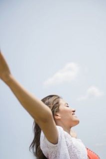 Hispanic woman playing under blue sky
