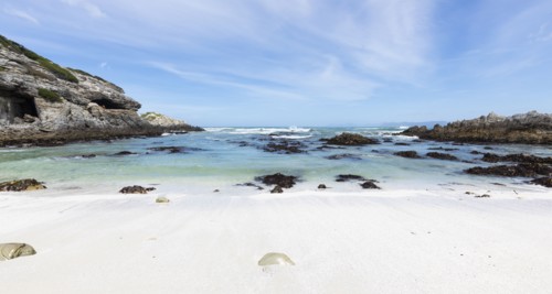 Ocean beach in Walker Bay Nature Reserve