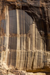 Color striations in sandstone cliffs