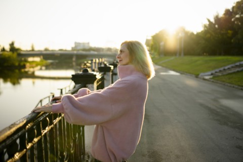 Side view of mature woman looking at river