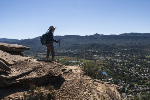 Usa, Colorado, Durango, Woman standing on ledge in San Juan Mountains, Durango, Colorado, USA