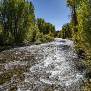 USA, Idaho, Big Wood River in Fall at Sun Valley, Sun Valley, Idaho, USA