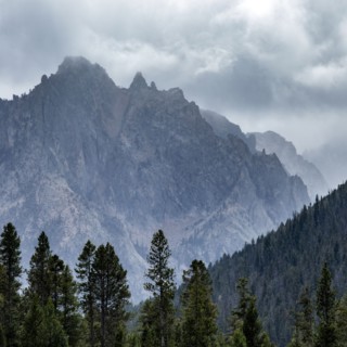 USA, Idaho, Stanley, Clouds over jagged peaks of Sawtooth Mountains, Stanley, Idaho, USA