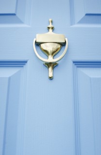 USA, New Jersey, Mendham, Close-up of blue front door with brass door knocker, Mendham, New Jersey,