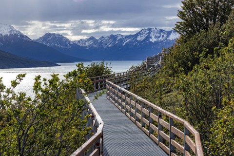 Argentina, Santa Cruz, El Calafate, Empty walkway at Perito Moreno Glacier, El Calafate, Santa