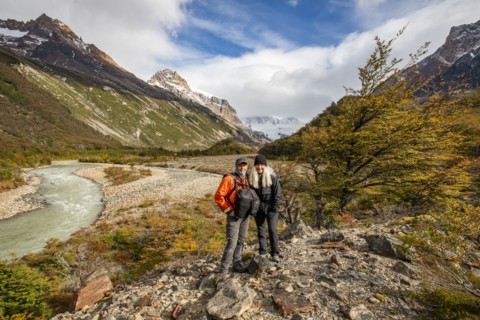 Argentina, Santa Cruz, El Chalten, Portrait of smiling hikers standing near Electrico River, El