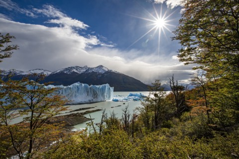 Argentina, Santa Cruz, El Calafate, Sun over Perito Moreno Glacier and mountains, El Calafate,