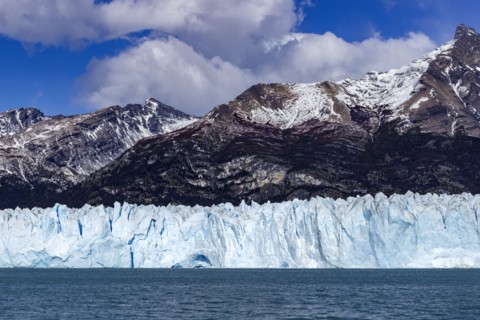 Argentina, Santa Cruz, El Calafate, View of Perito Moreno Glacier with water in foreground, El