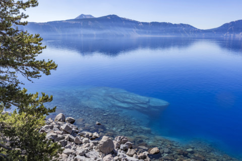 USA, Oregon, Calm surface of Crater lake