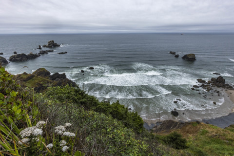 USA, Oregon, Cannon Beach, View of Oregon Coast from trail