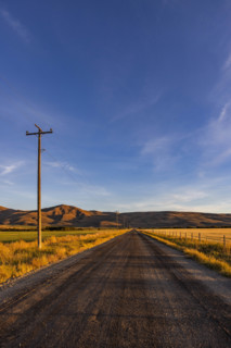 USA, Idaho, Bellevue, Empty dirt road in rural landscape