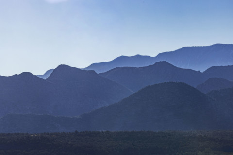 USA, Utah, LaVerkin, Silhouettes of mountain ranges against clear blue sky