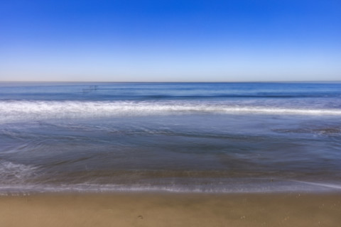 USA, California, Santa Monica, Calm ocean waves on empty Santa Monica Beach