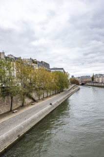 Seine River along Ile Saint-Louis. Paris, Ile de France, France.