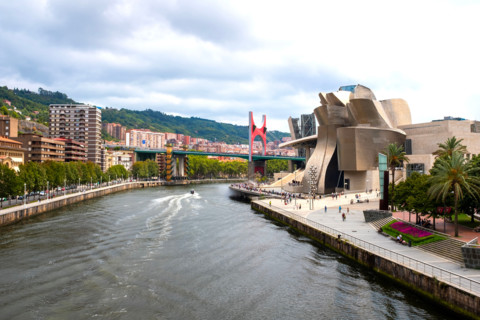 Guggenheim Museum and Nervion River. Bilbao, Biscay, Spain
