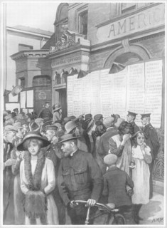 Illustration montrant la foule rassemblée devant les locaux de la White Star Line, à Southampton,