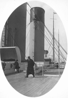 Passager se promenant sur le pont D du RMS Titanic
