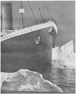 Le Titanic heurtant l'iceberg
