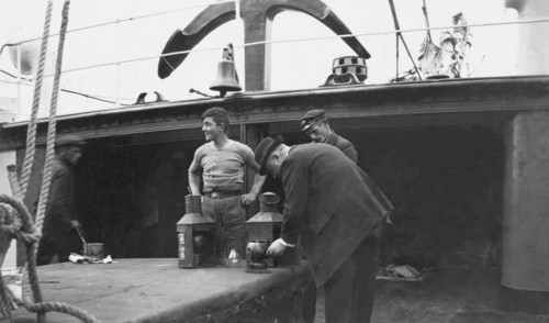 Vérification des lampes de signalisation du RMS Titanic