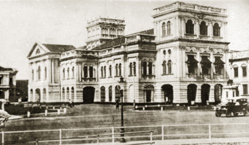 Supreme court, Singapore. View of the supreme court building. Singapore, Straits Settlements