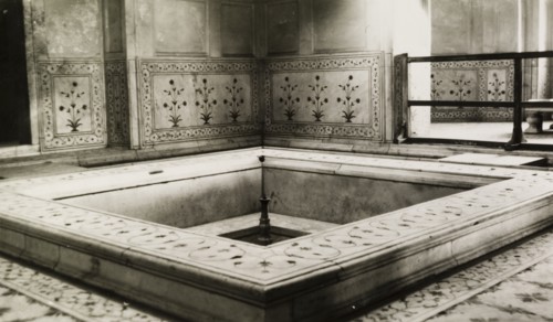 Royal bath, Delhi Fort. Floral patterns decorate the room housing the royal bath, built from marble
