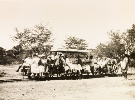Transportation to Livingstone. After arriving at a nearby landing stage, a large party of Europeans