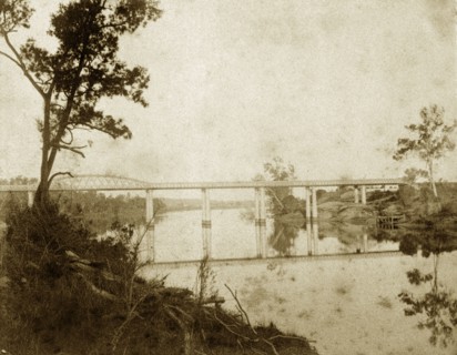 Indooroopilly bridge, Australia. The Albert bridge at Indooroopilly seen from the banks of the