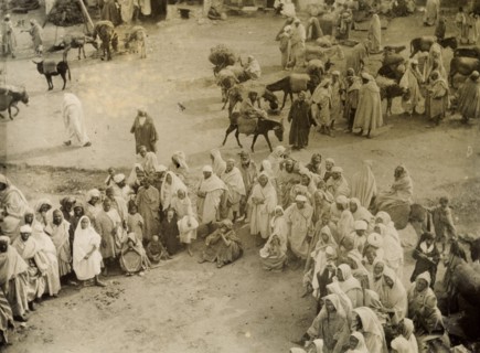 Storytelling at Safi. A 'halca' (audience) of Moroccan locals forms a large open circle for a