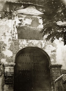 Entrance to the fort. A closed wooden doorway forms the entrance to a fortifed complex identified