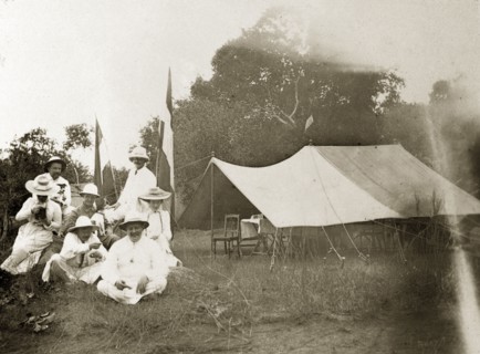 European party at Muanza, Lake Victoria. A small party of European men and women pose for their