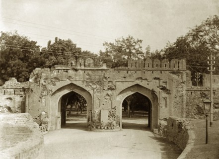 Cashmere (Kashmir) Gate, Delhi. The crumbling arches of the Cashmere (Kashmir) Gate, the scene of a